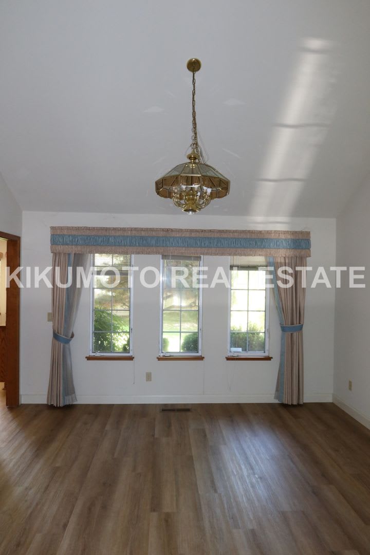 Riverlake 4 bedroom, 3 bath, 3 car home – photo 3