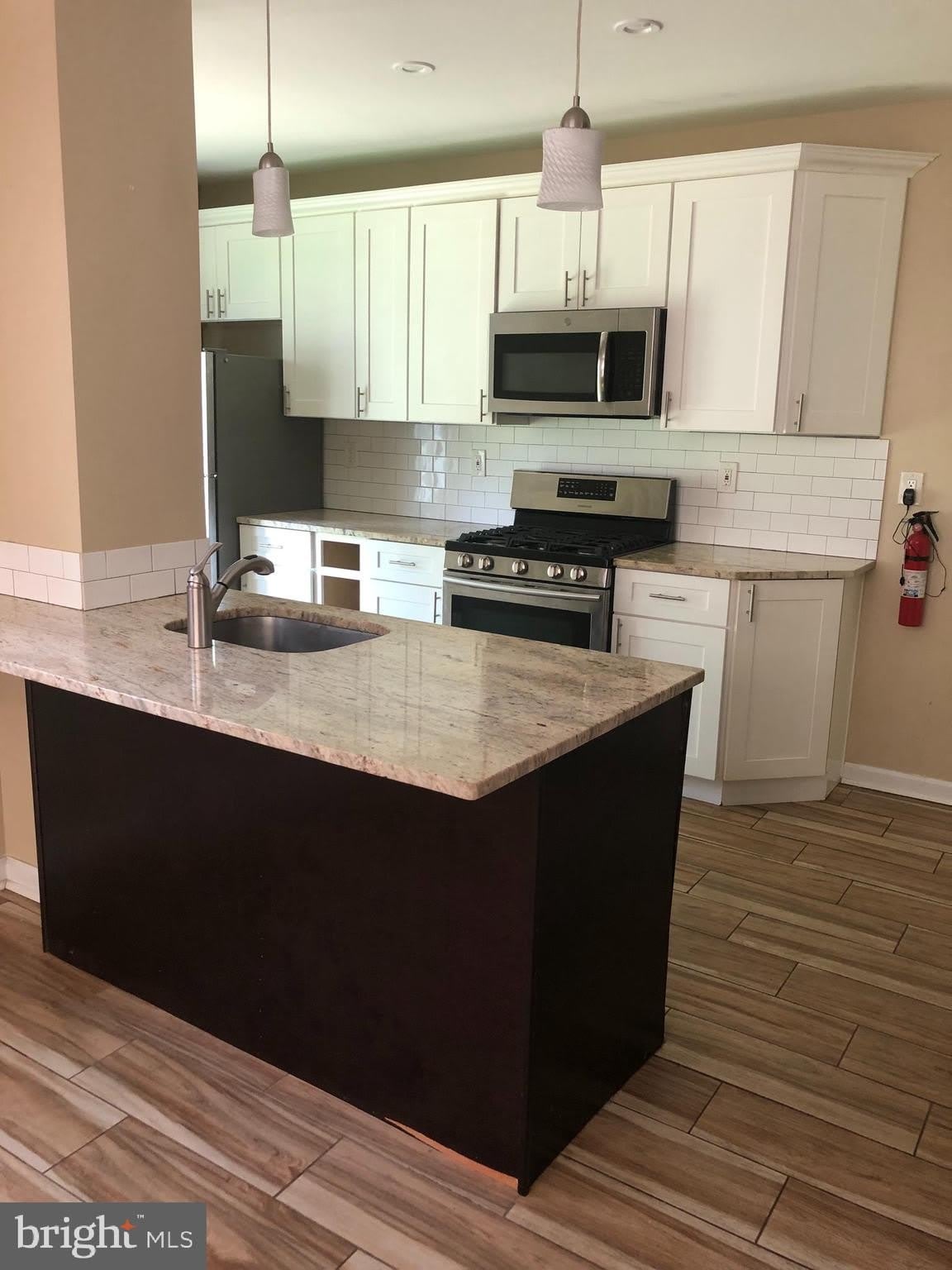726 E 18TH Street – photo 3