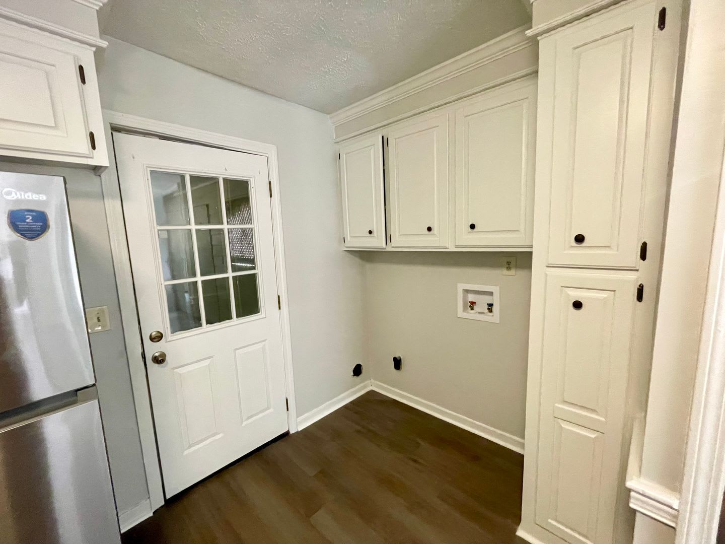 *MOVE IN SPECIAL* Charming 3 Bedroom Home in Brandon 047 – Great Location- Recently Renovated! – photo 3