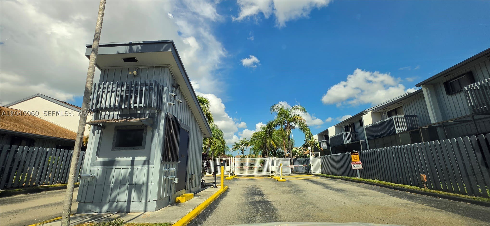 1652 N 14th Ter – photo 2