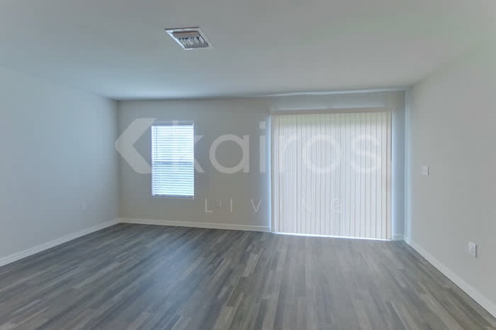 855 Cervantes Street East – photo 5
