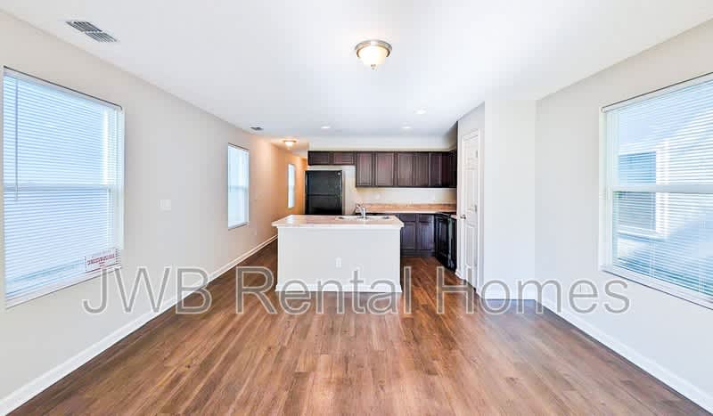 1291 Neva St – photo 4