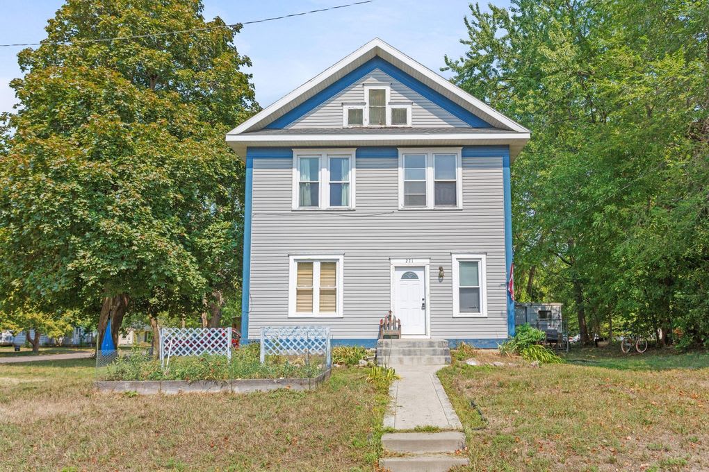 271 Nelson Blvd – photo 1
