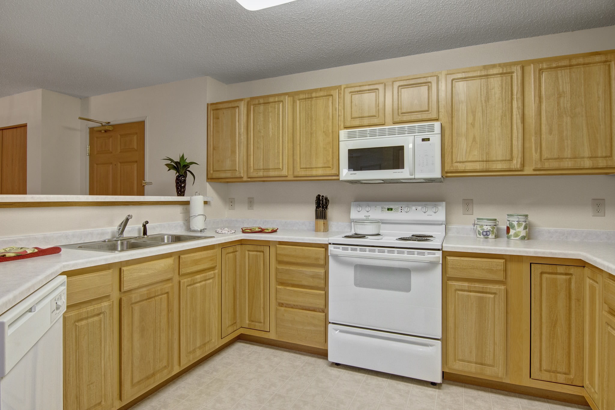 Heritage Park Apartment Homes – photo 2