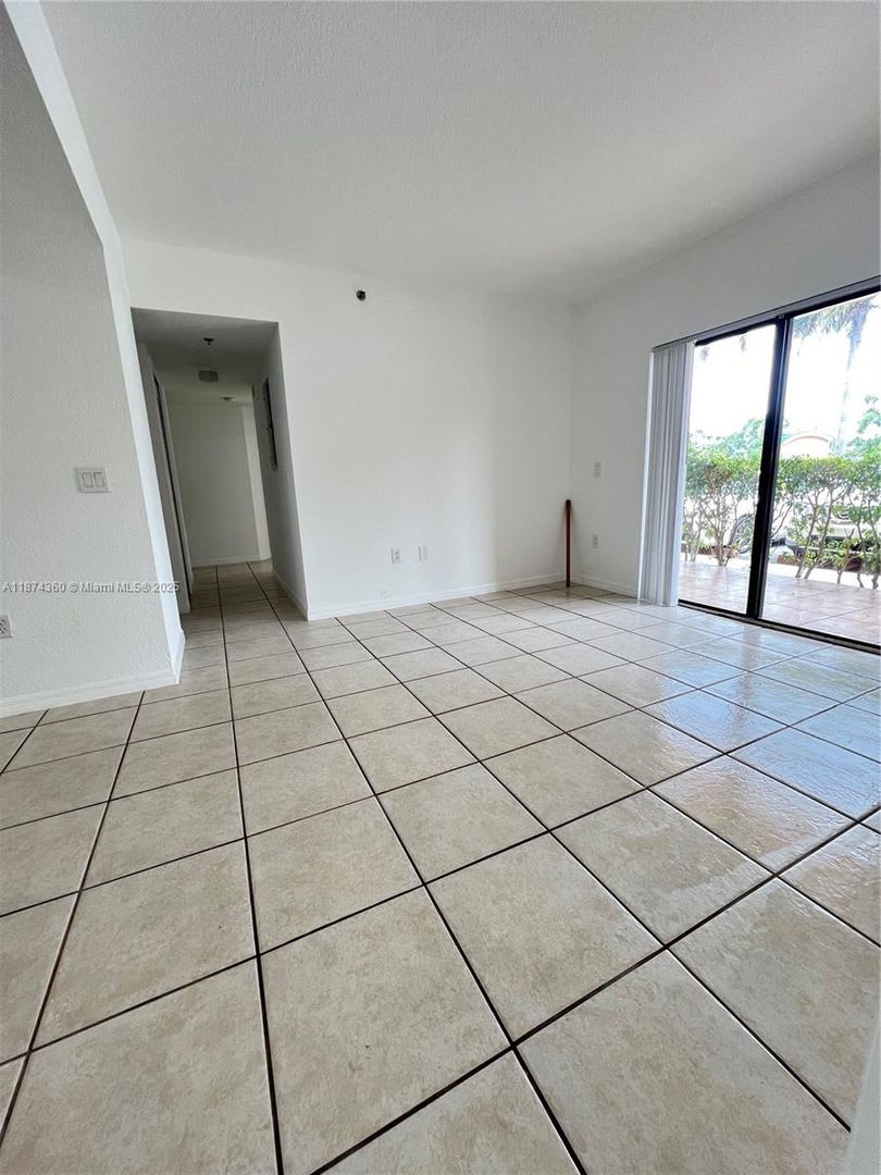 9300 Fontainebleau Boulevard E101, Miami, FL 33172 – photo 4
