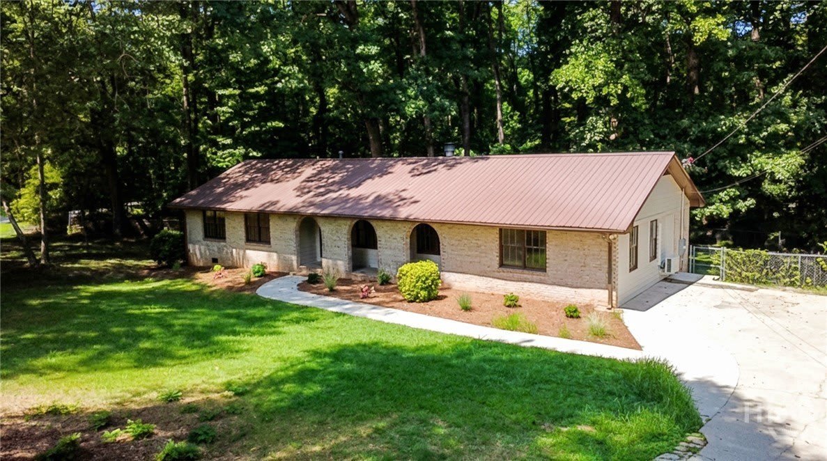 1191 Arrowhead Road – photo 3