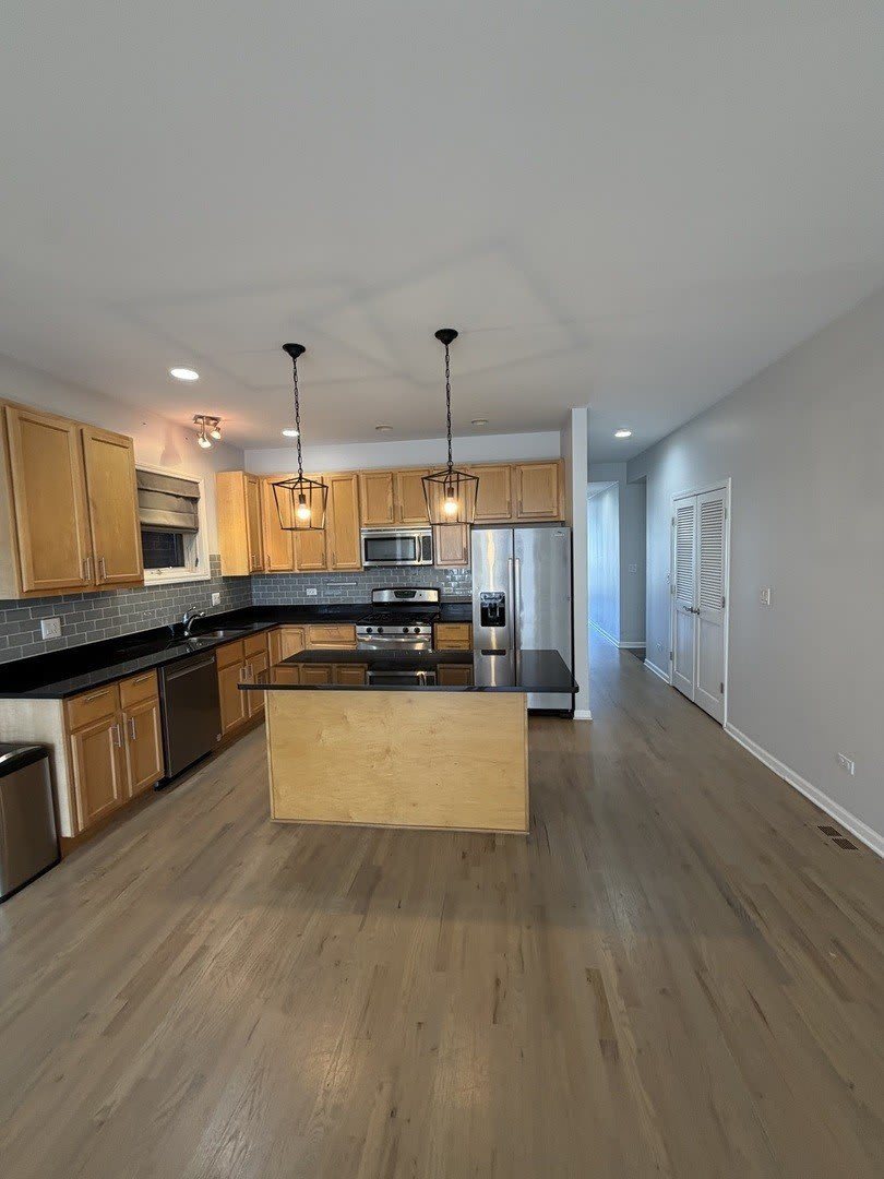 1610 W Grand Avenue – photo 5