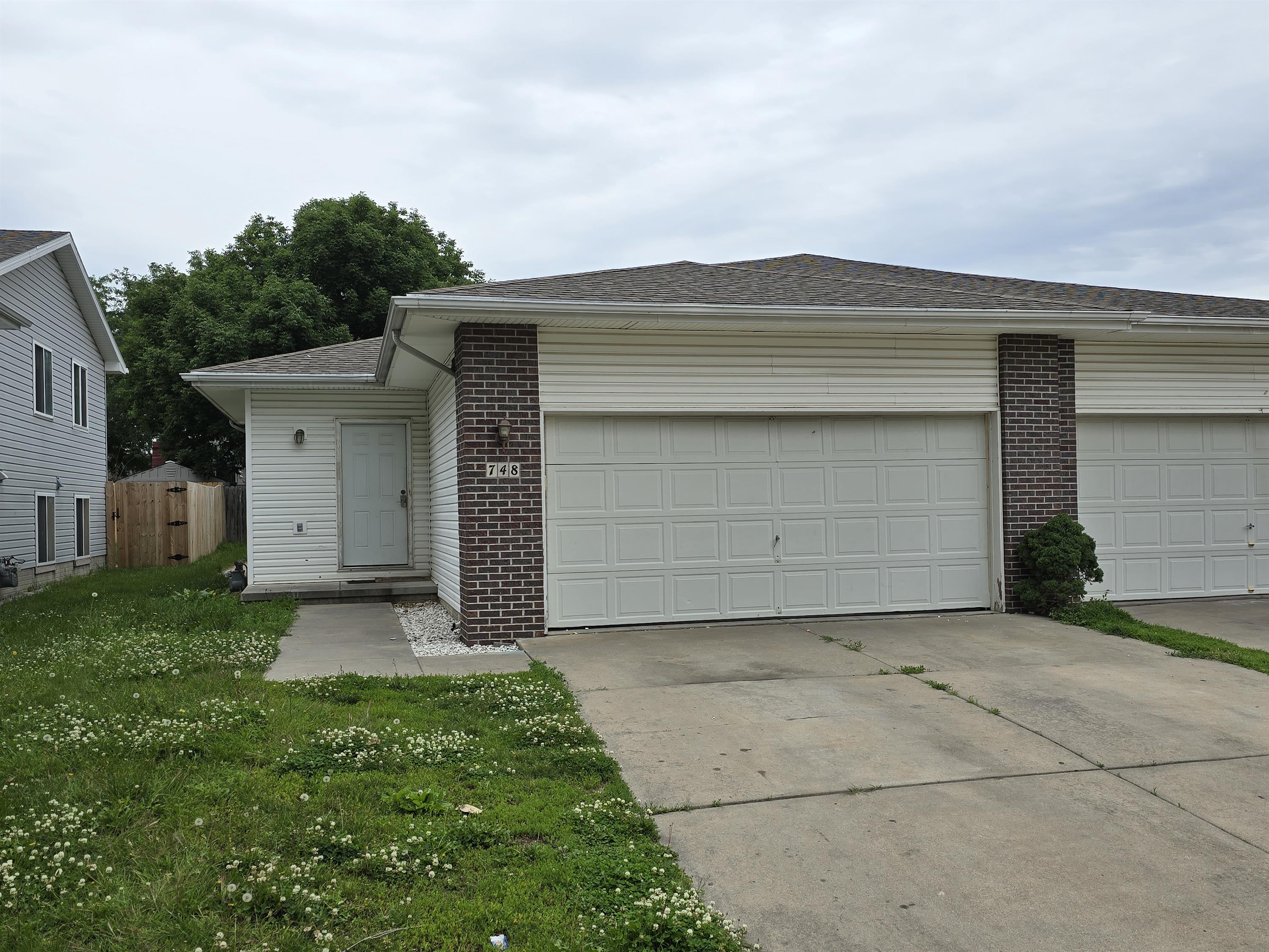 748 West Belmont Avenue – photo 1
