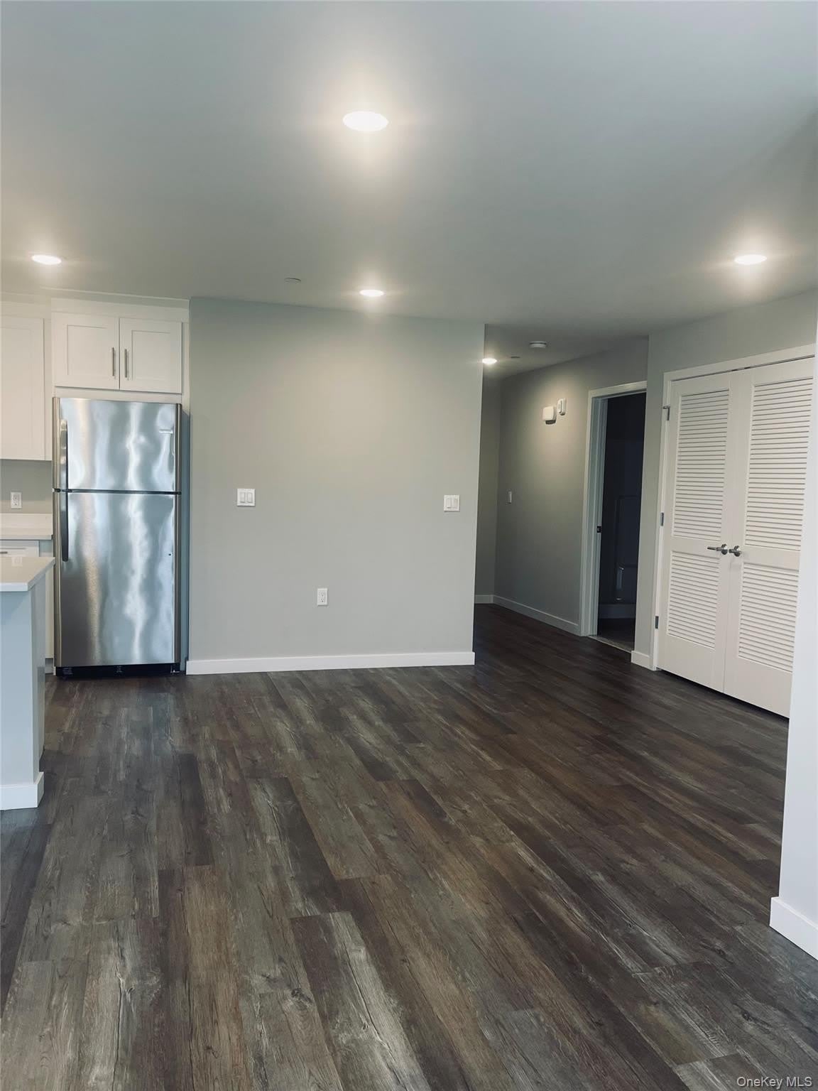 221 Eastview Drive – photo 2