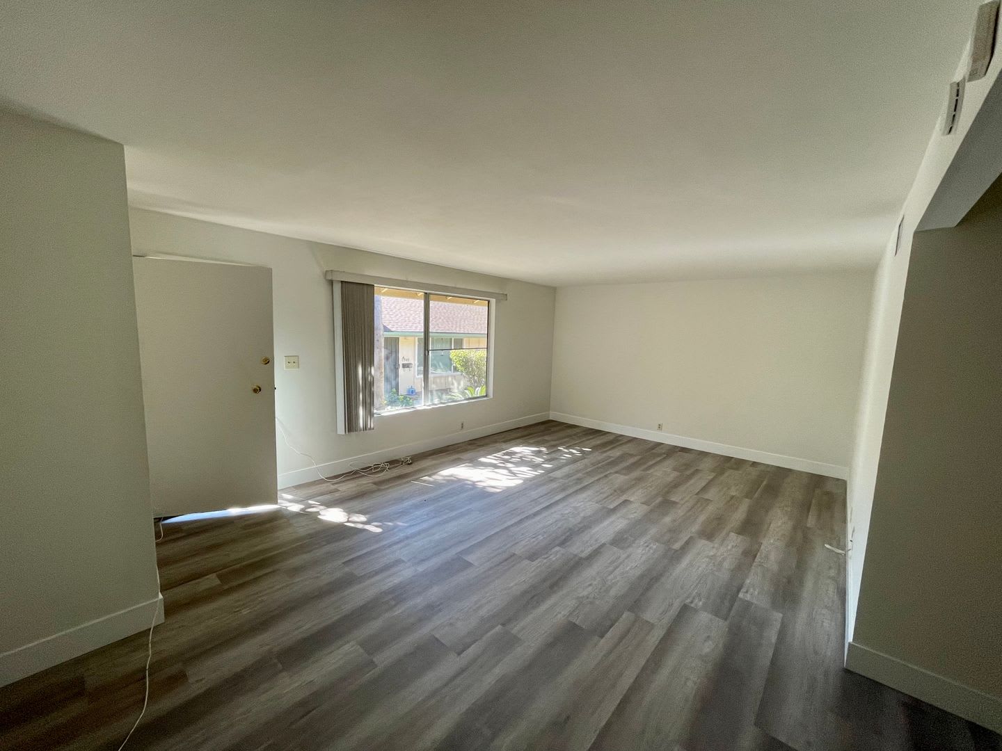 Cute 1 Bedroom 1 Bath Townhome for Rent – photo 2