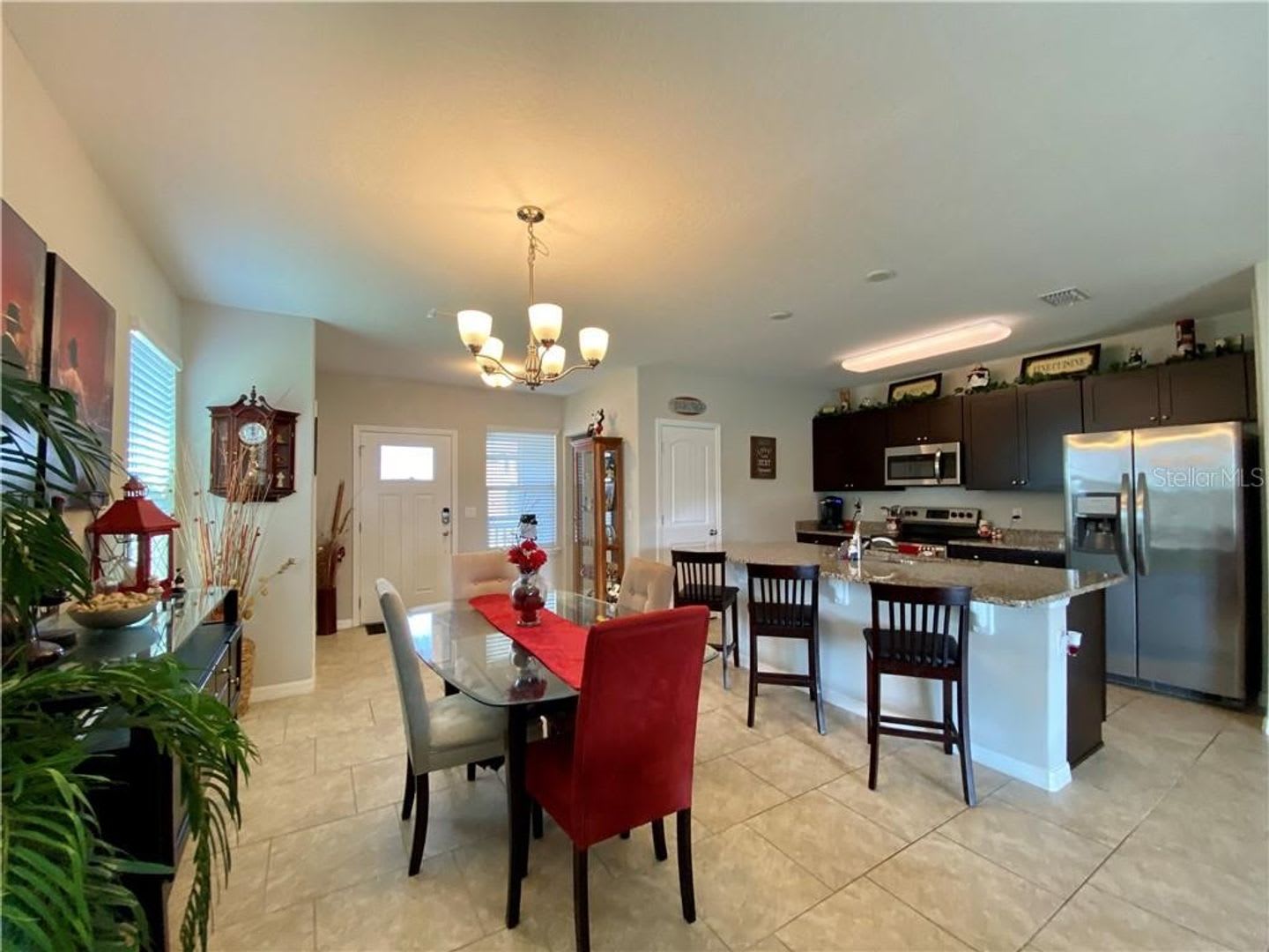 Awesome townhome in Resort Style Conmuunity – photo 3