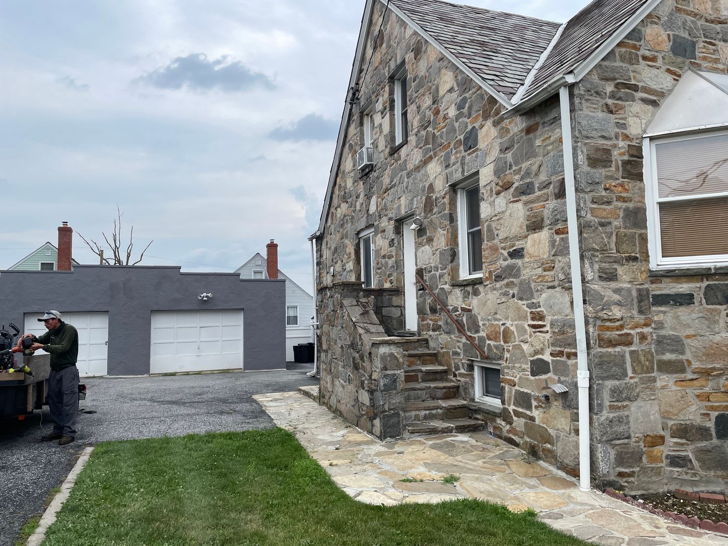 7837 Wendover Ave. – photo 2