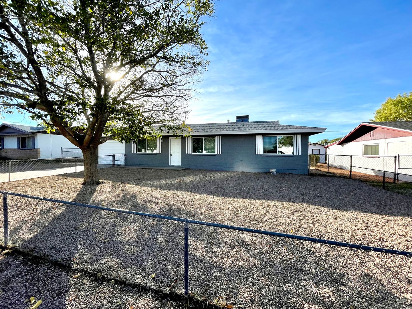 Great 3 Bedroom Home Near Splash Pad and Hualapai Elementary School! – photo 2