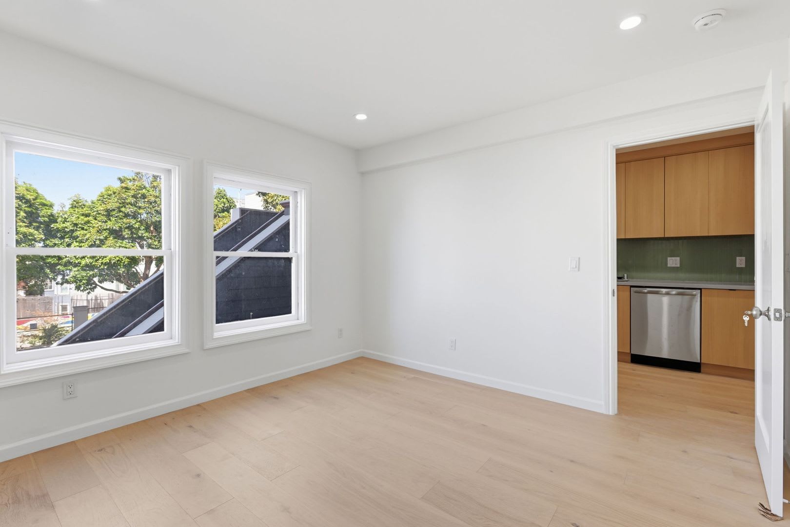 Brand New 1-Bed 1-Bath w/ In-Unit Laundry Near Haight-Ashbury – photo 3