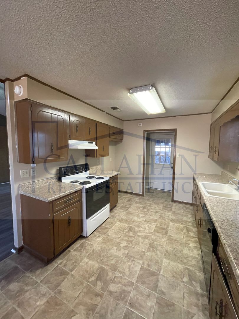 Sherwood 3 bedroom 2 bath – photo 2