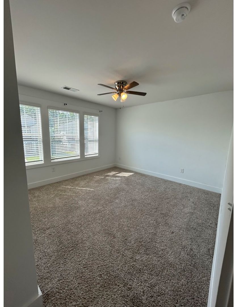 4 Bedroom In Highland Chase Community – photo 2