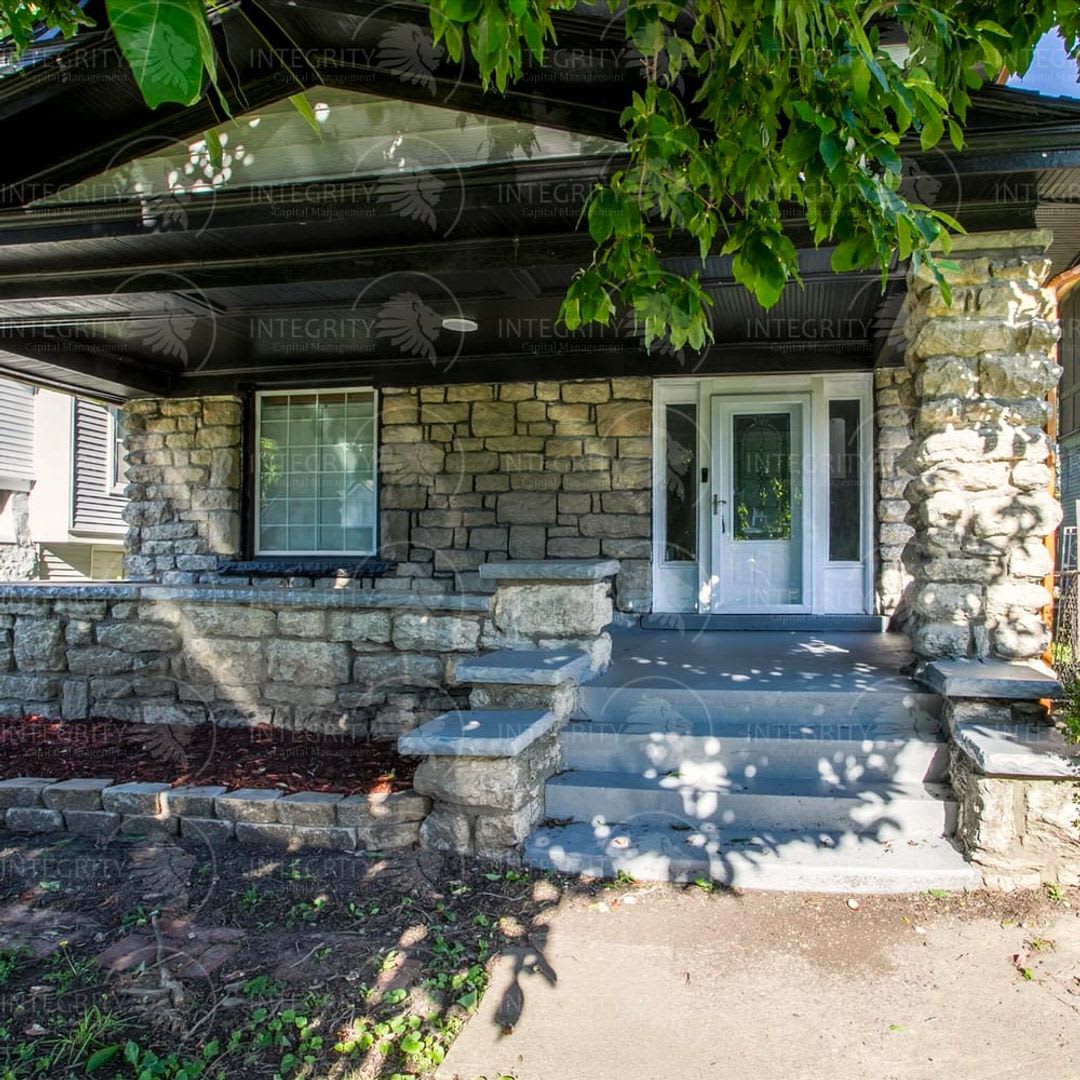 Move Fast On This One Apply Within 24 Hours Of Your Showing And Lock In 250 Off Your Monthly Rent For The Entire 12 Month Term – photo 3