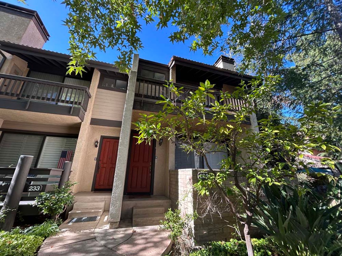 Spacious 4 bedroom 2.5 bath Condo for rent in Woodland Hills! – photo 2