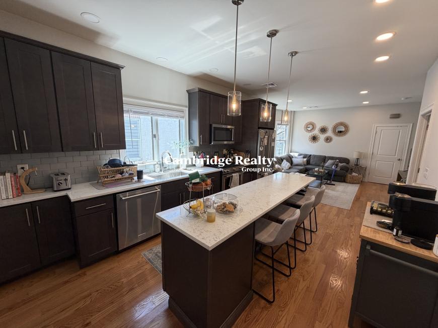 440 Windsor St. – photo 3