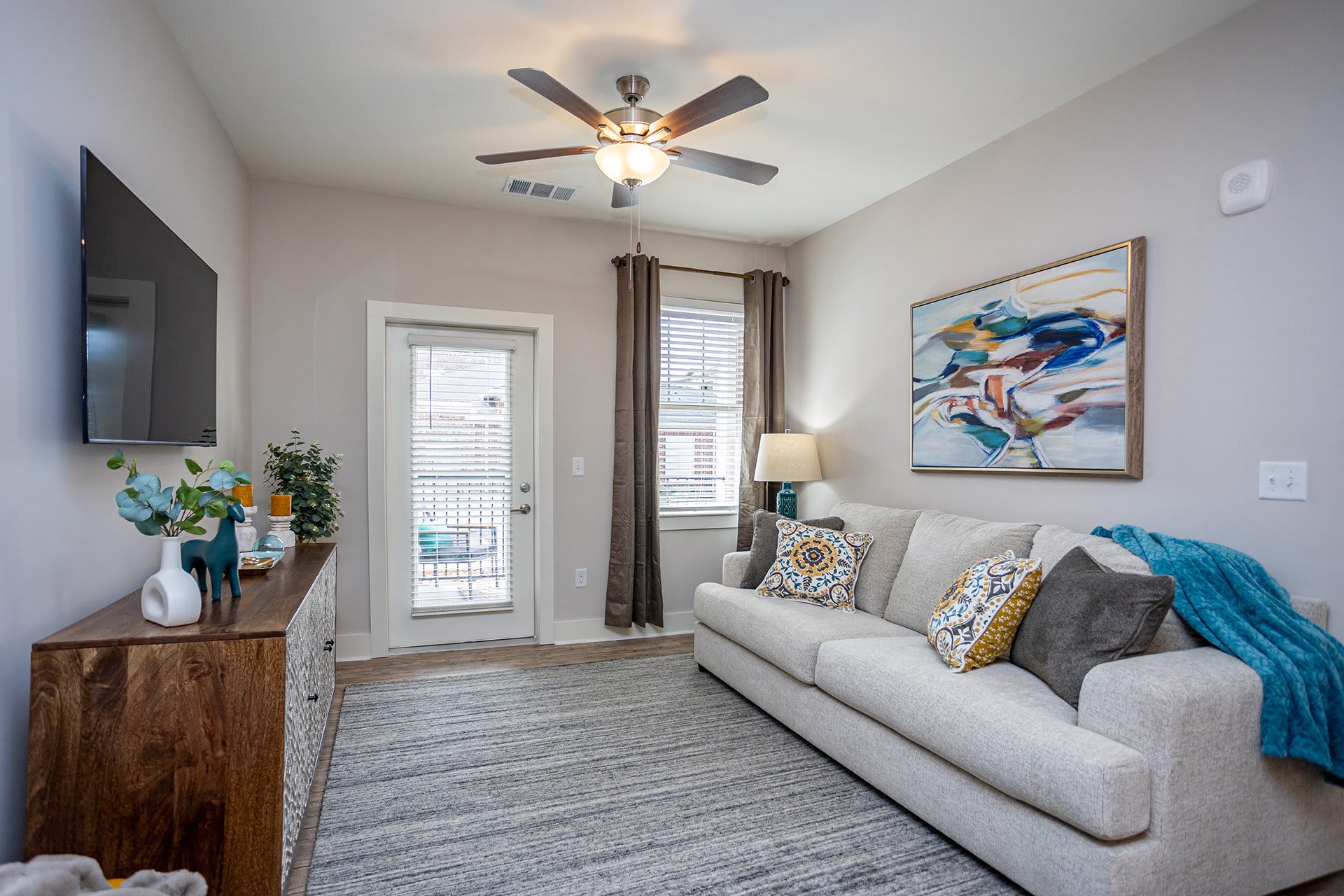 Farragut Junction Apartments – photo 5