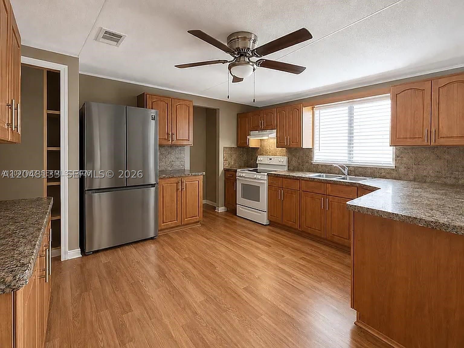 19800 SW 180th Ave – photo 5