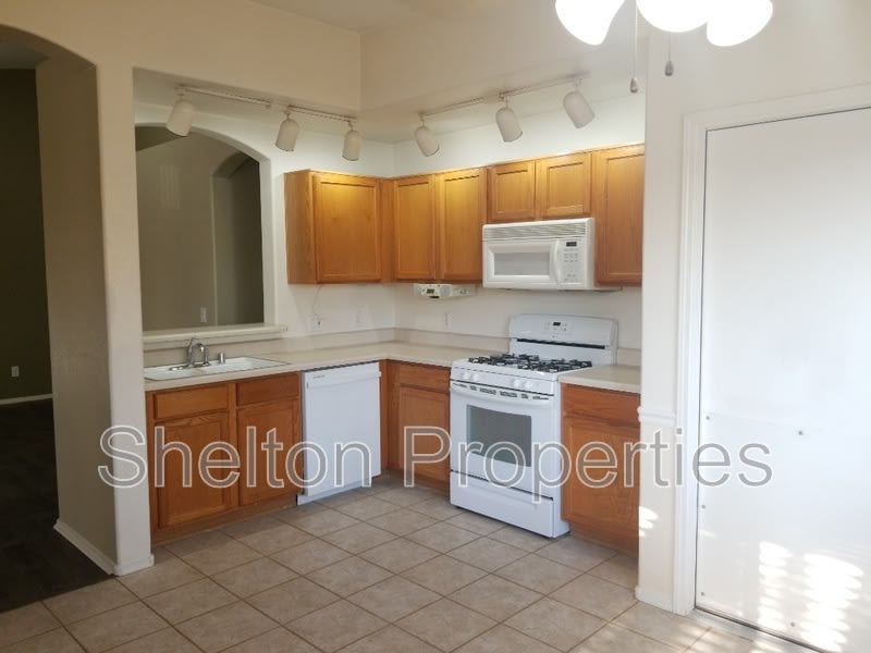 16105 W Hadley St – photo 3