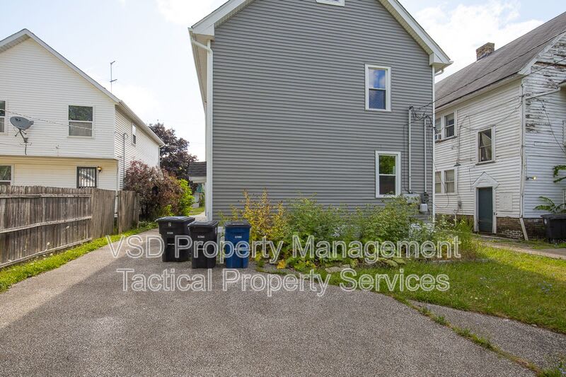 3692 E 147 St – photo 3