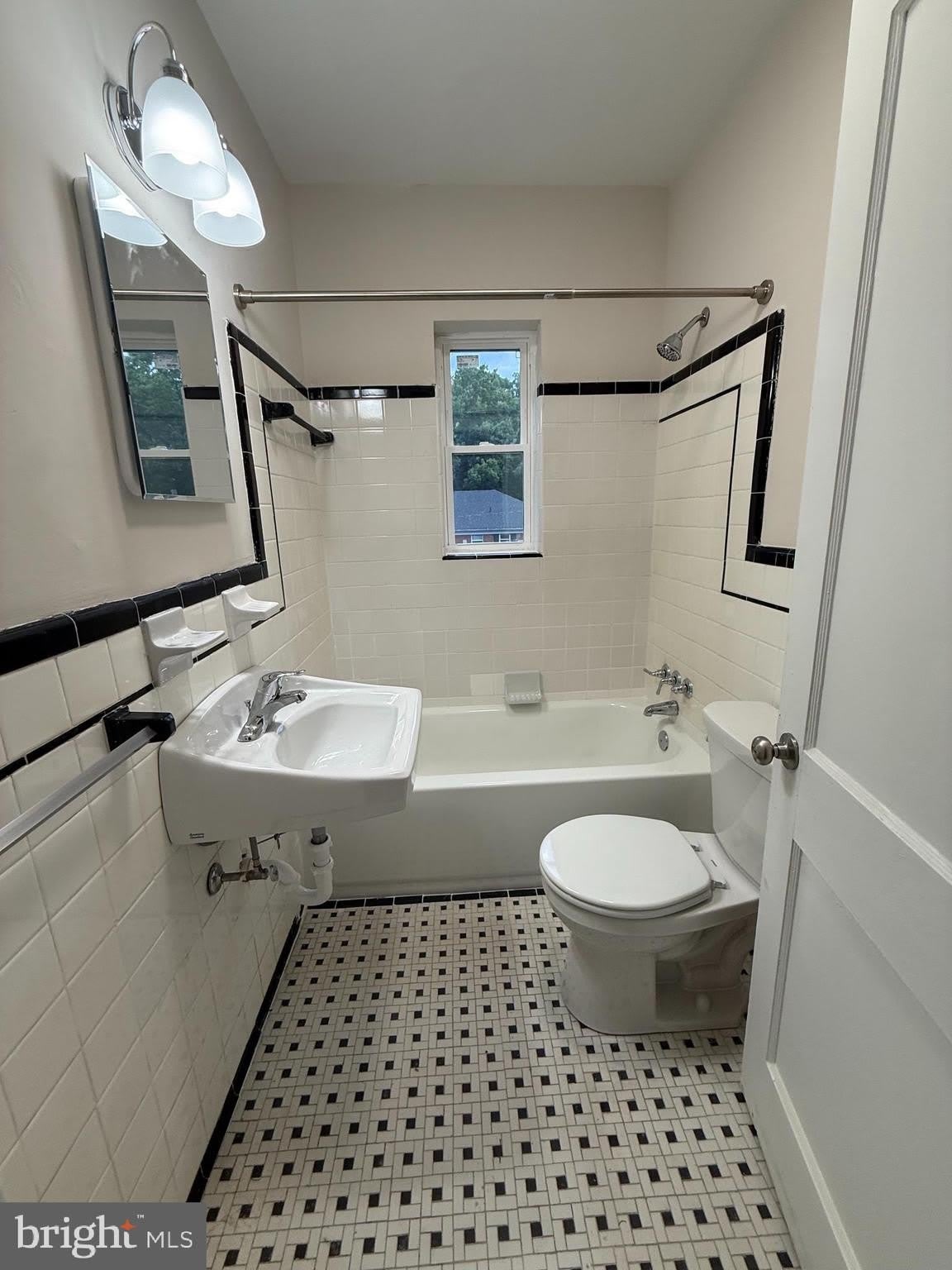 704 WASHINGTON Avenue – photo 4