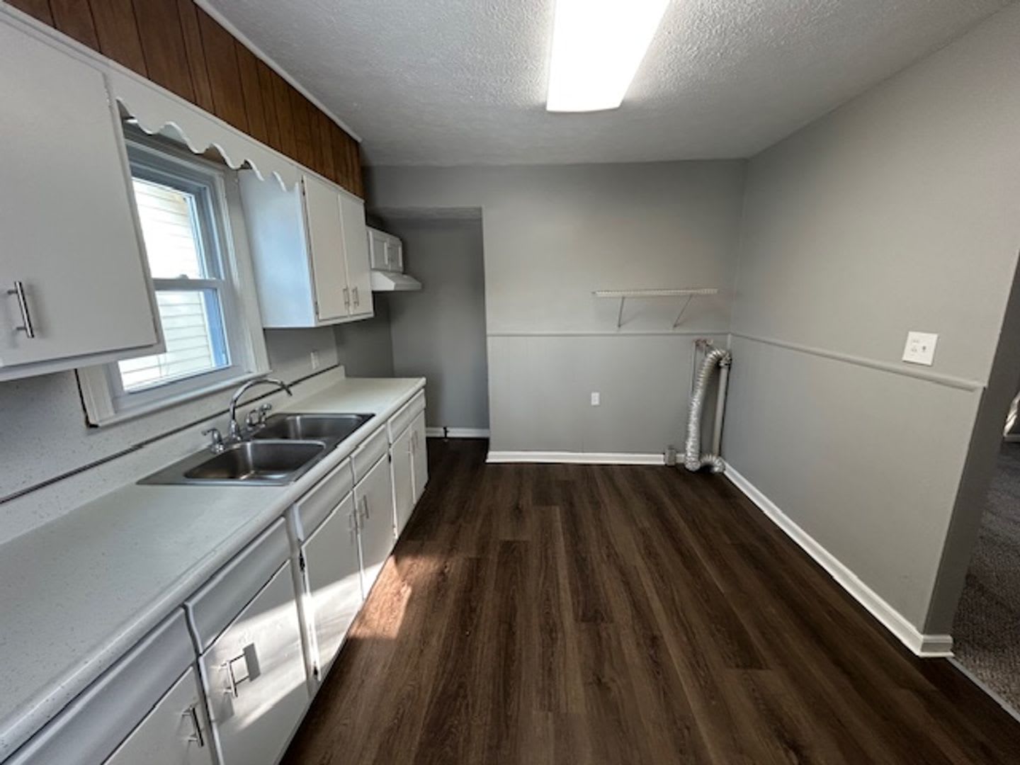 3 Bed- 1 Bath Single Family Home – photo 3