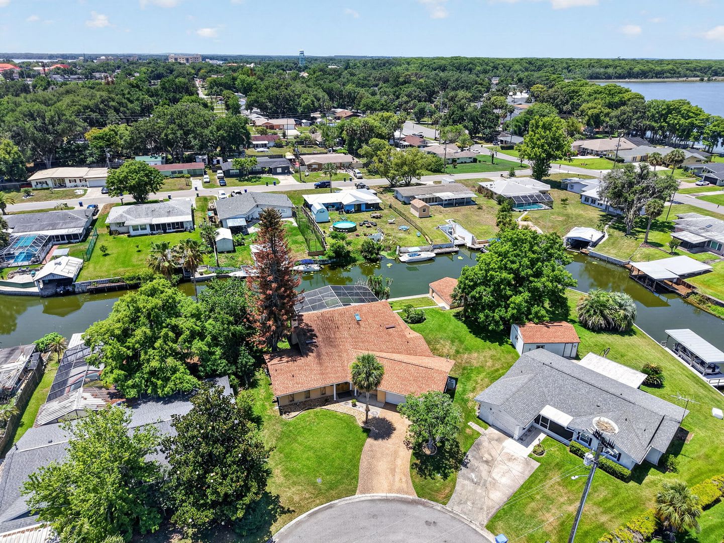 Available Now Unique Canal Front Pool Home With Boathouse Chain Of Lakes Access – photo 3
