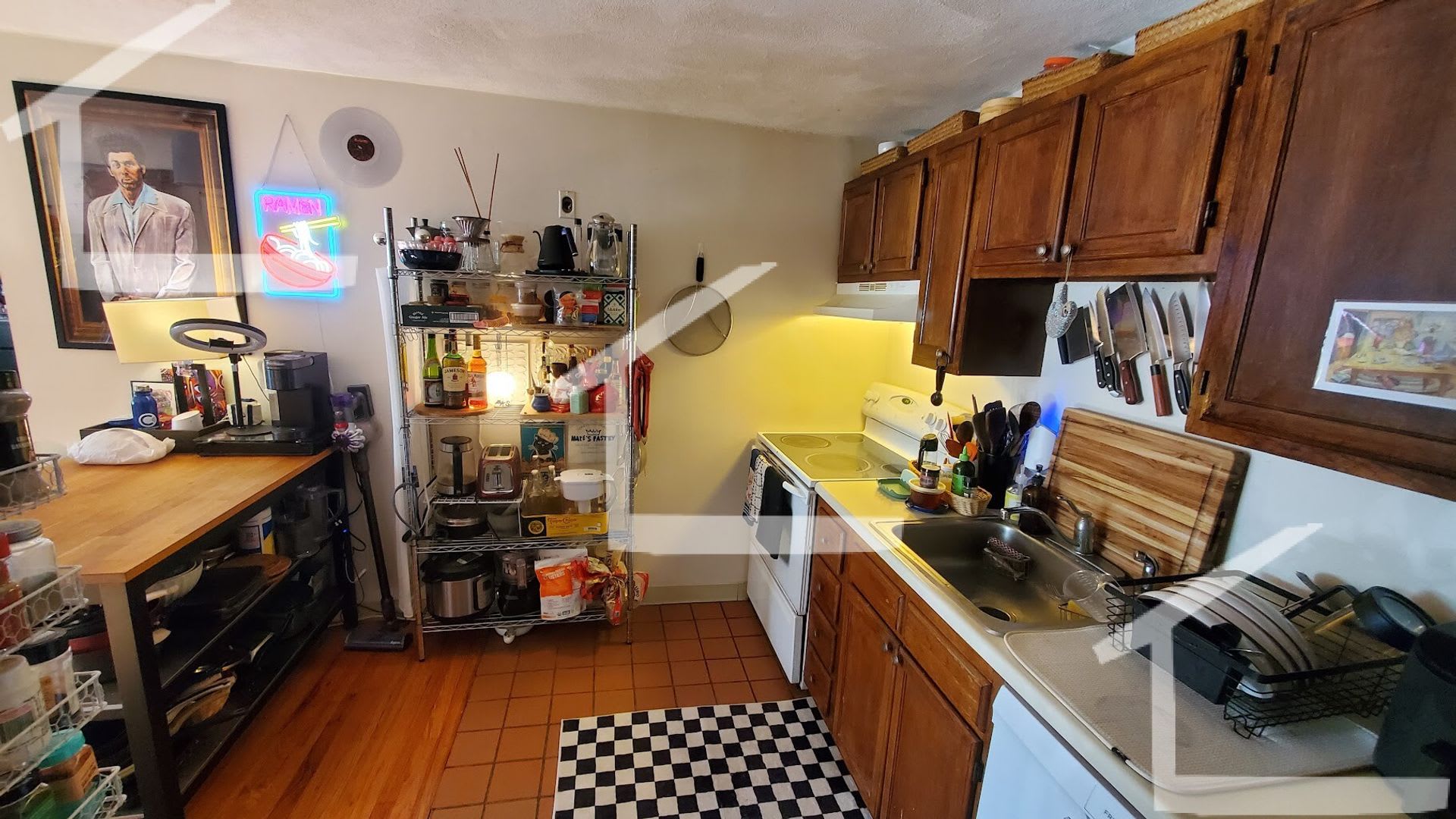 Charming 2 Bedroom-No Broker Fee – photo 1