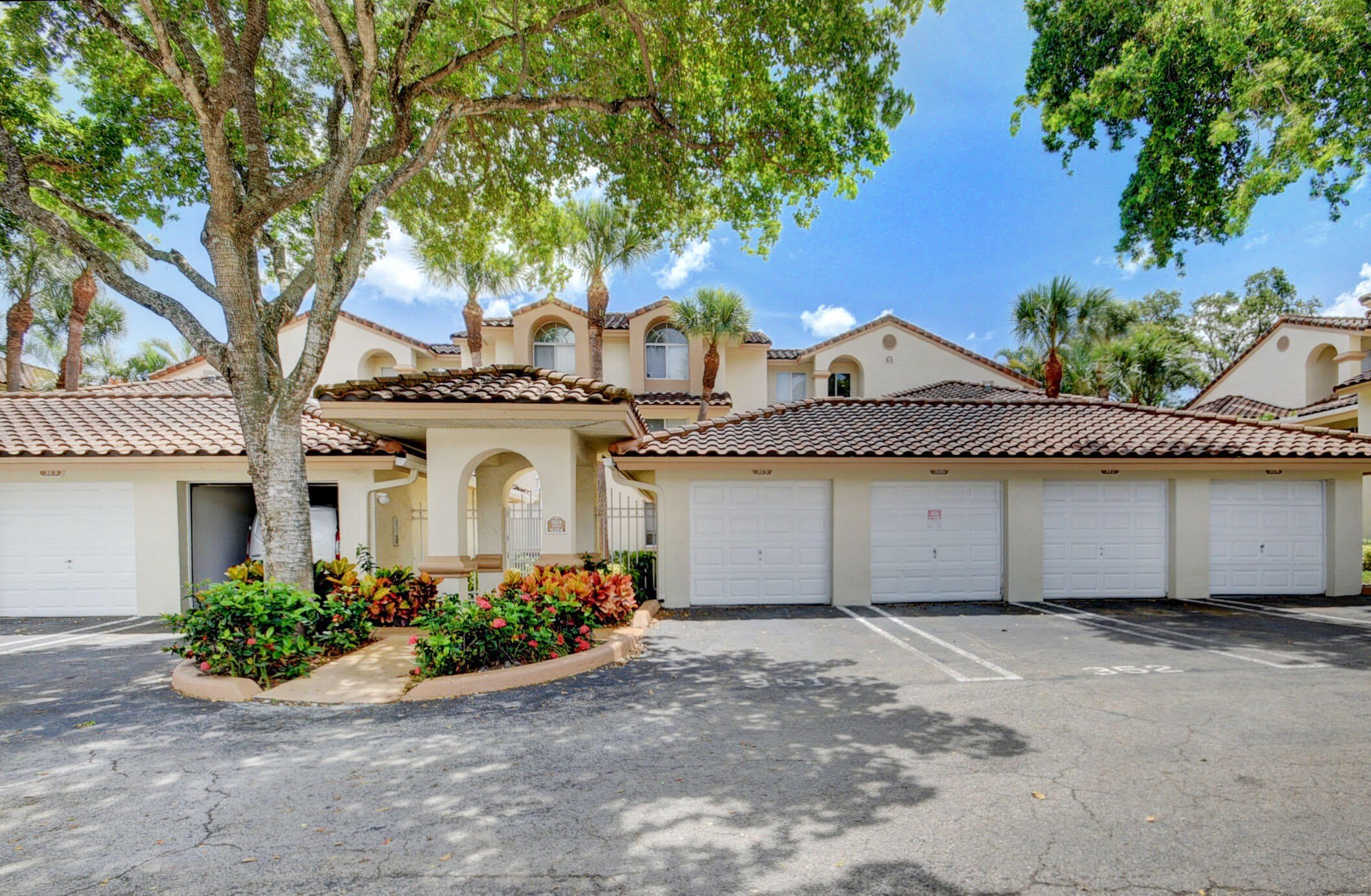 9204 Glenmoor Drive – photo 1