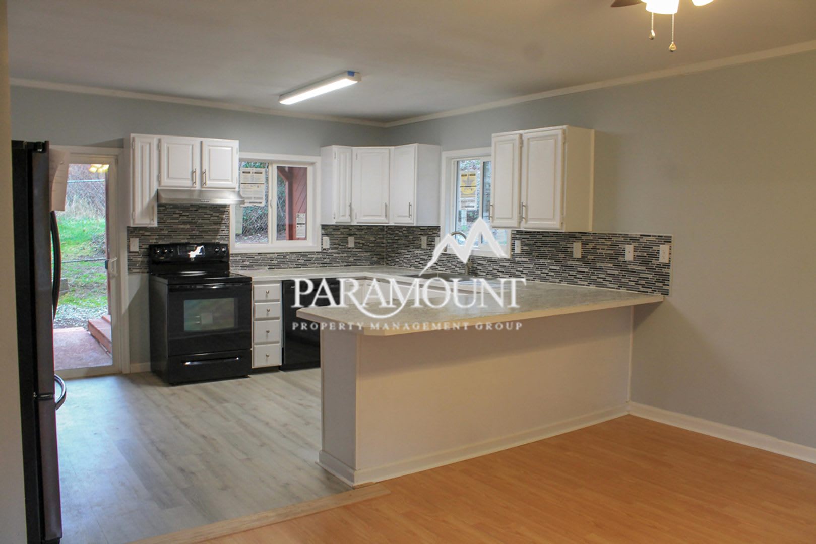Stunning & Spacious 3 Bedroom! Available 12/24/2026! – photo 5