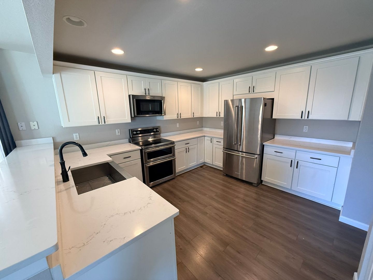 Updated 4 Bed 3 5 Bath 2 Car Home In Settlers Village – photo 3