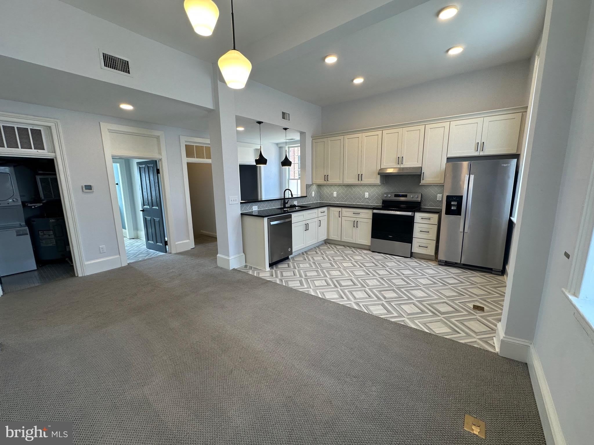 202 HANOVER Street – photo 2