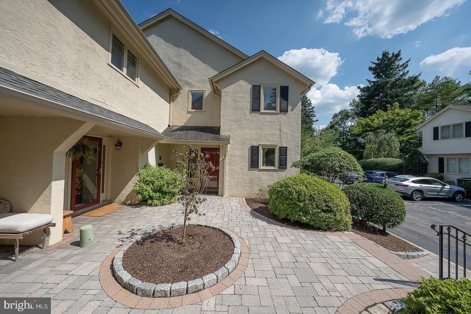 116 MONTROSE Avenue – photo 3