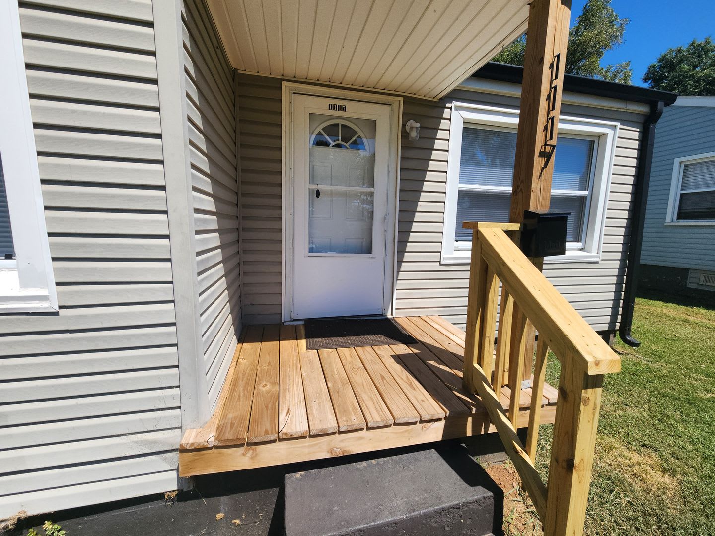 Spacious 2-Bedroom, 1-Bathroom Home AVAILABLE NOW!! – photo 2