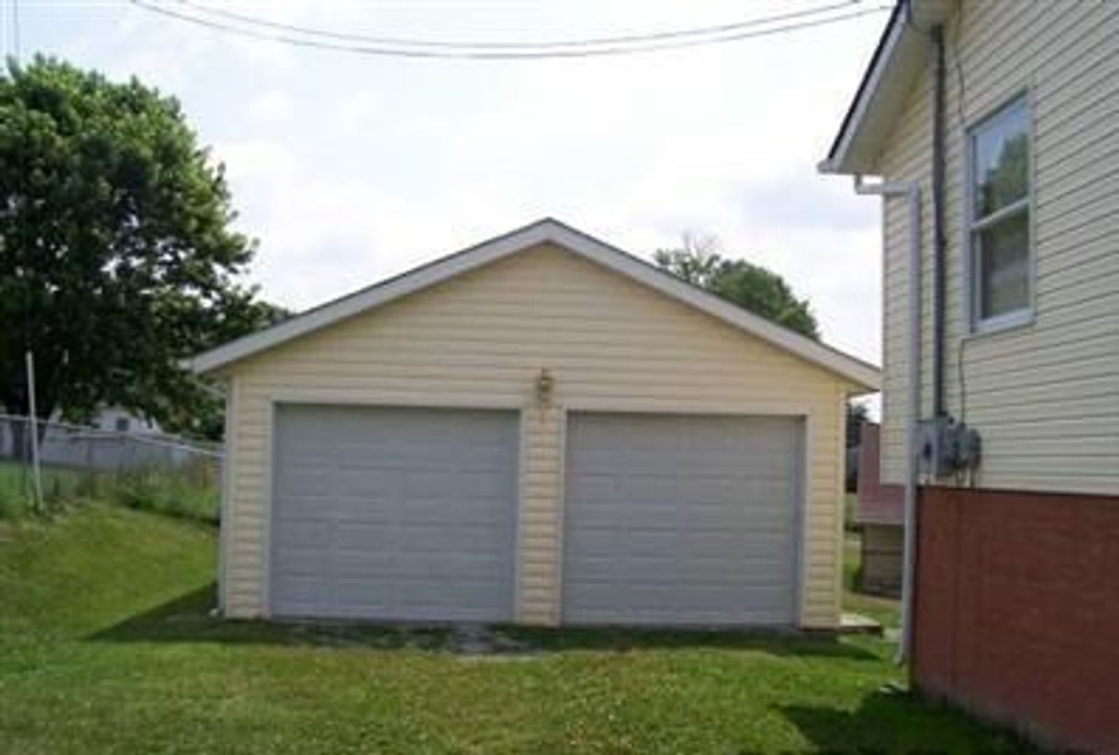 4 Bedroom 2 Bath House with 2 Car Detached Garage – photo 5