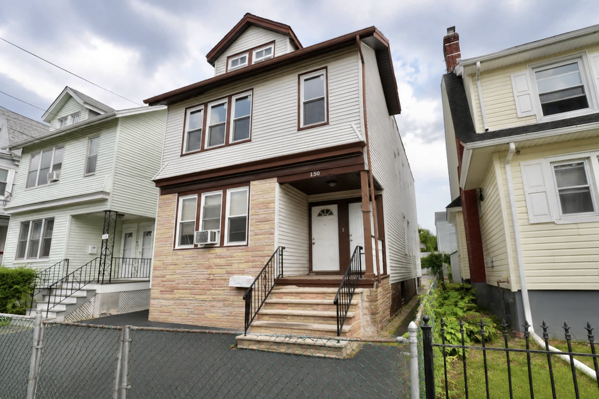 150 Columbia Ave – photo 1
