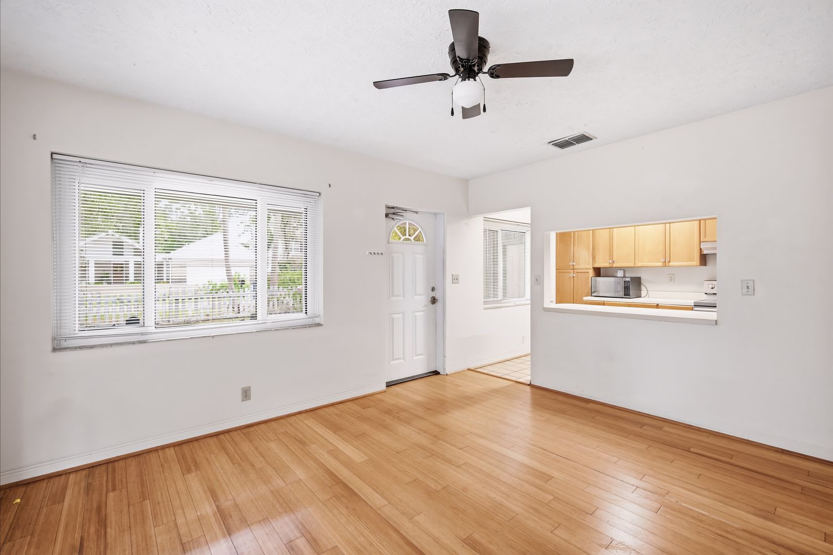 Great 4BR/2BA South Tampa home with Large fenced yard. – photo 5