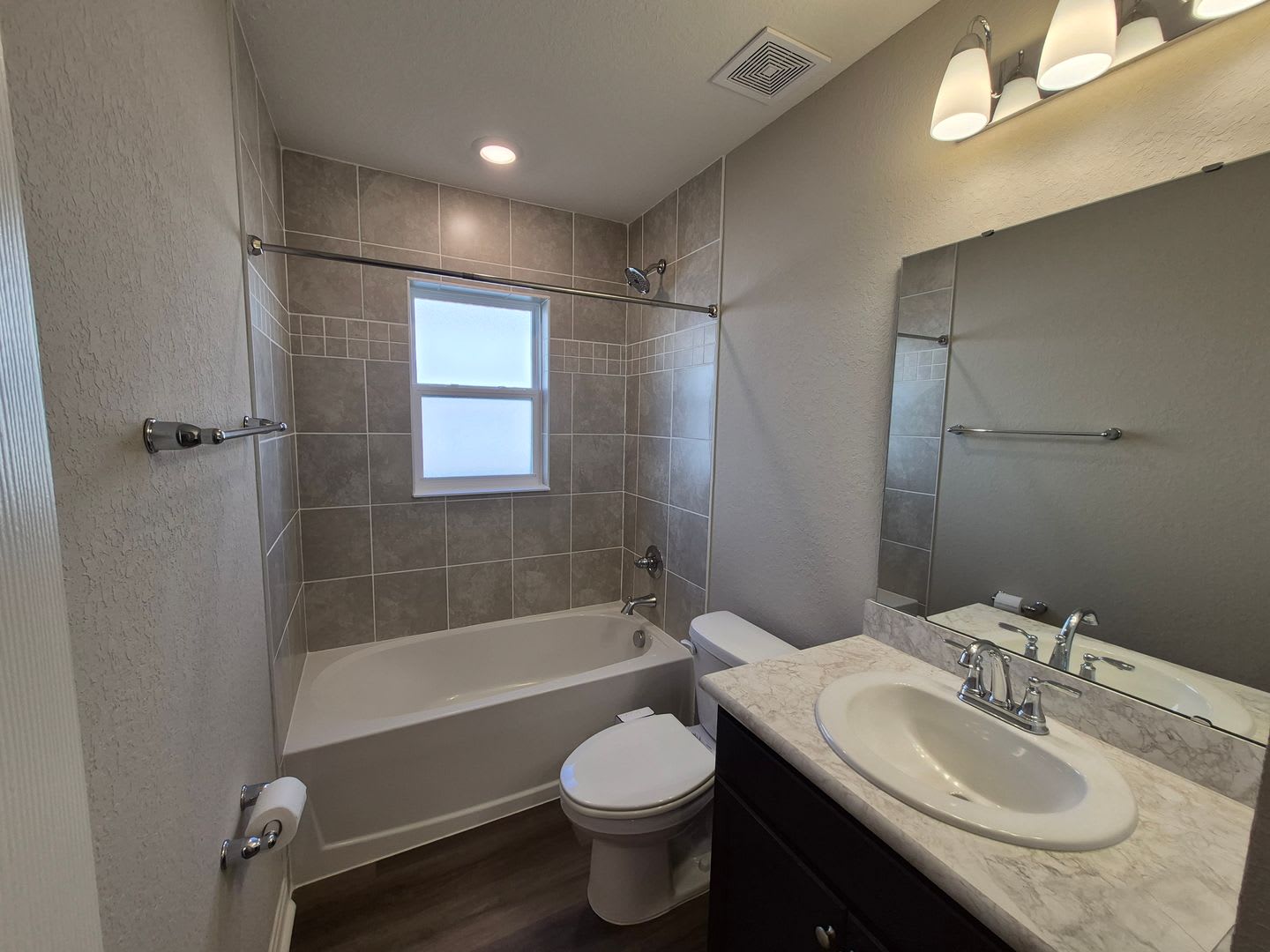 Spacious 4 bedroom Home with No Rear Neighbors! – photo 4