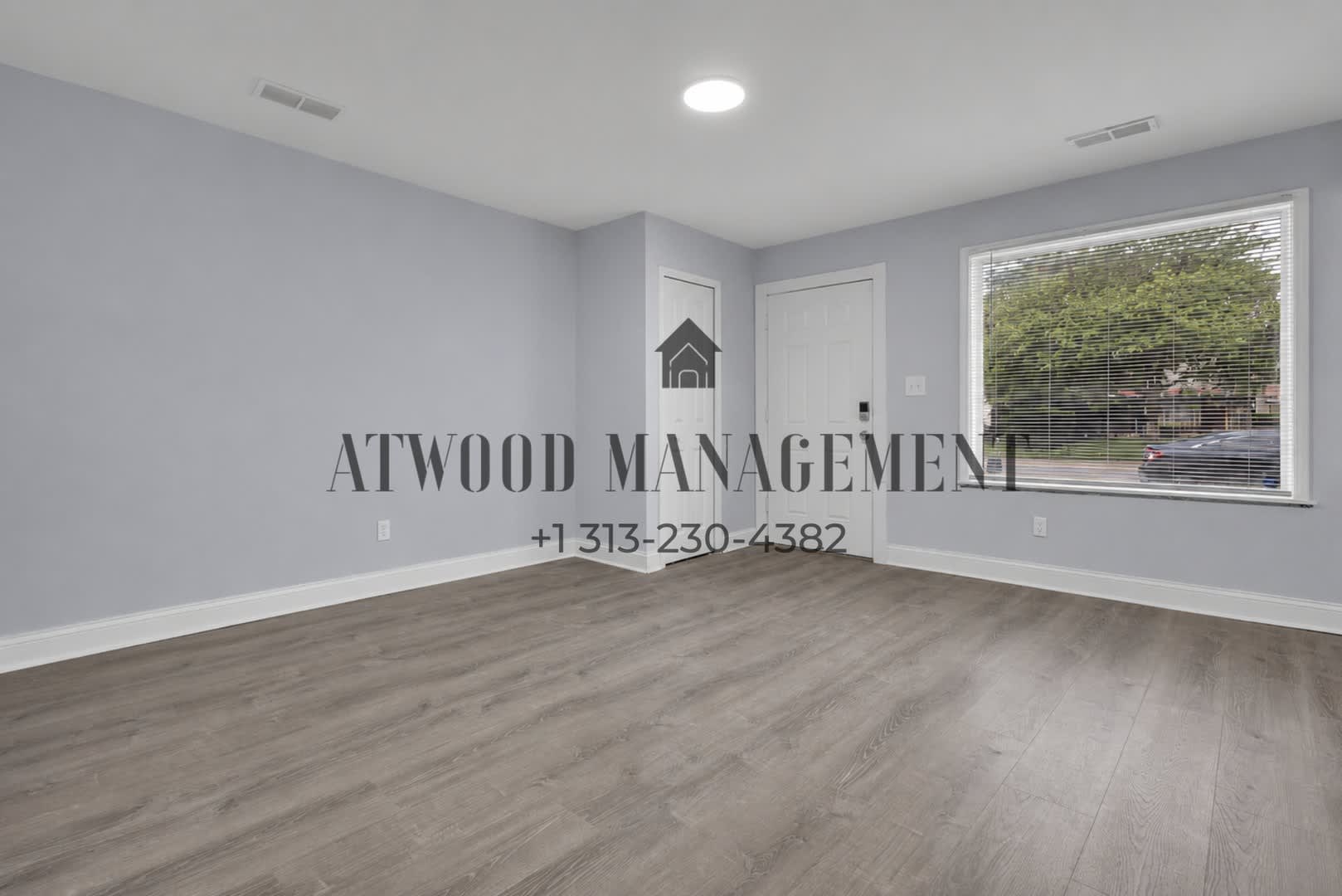 This beautifully updated 3-bedroom, 1-bath single-family home is ready for move-in! – photo 2
