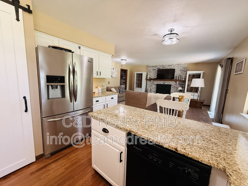 8462 Glenbrook Dr, Olmsted TWP OH, 44138 – photo 4