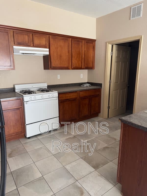 8940 Herbert Street – photo 2