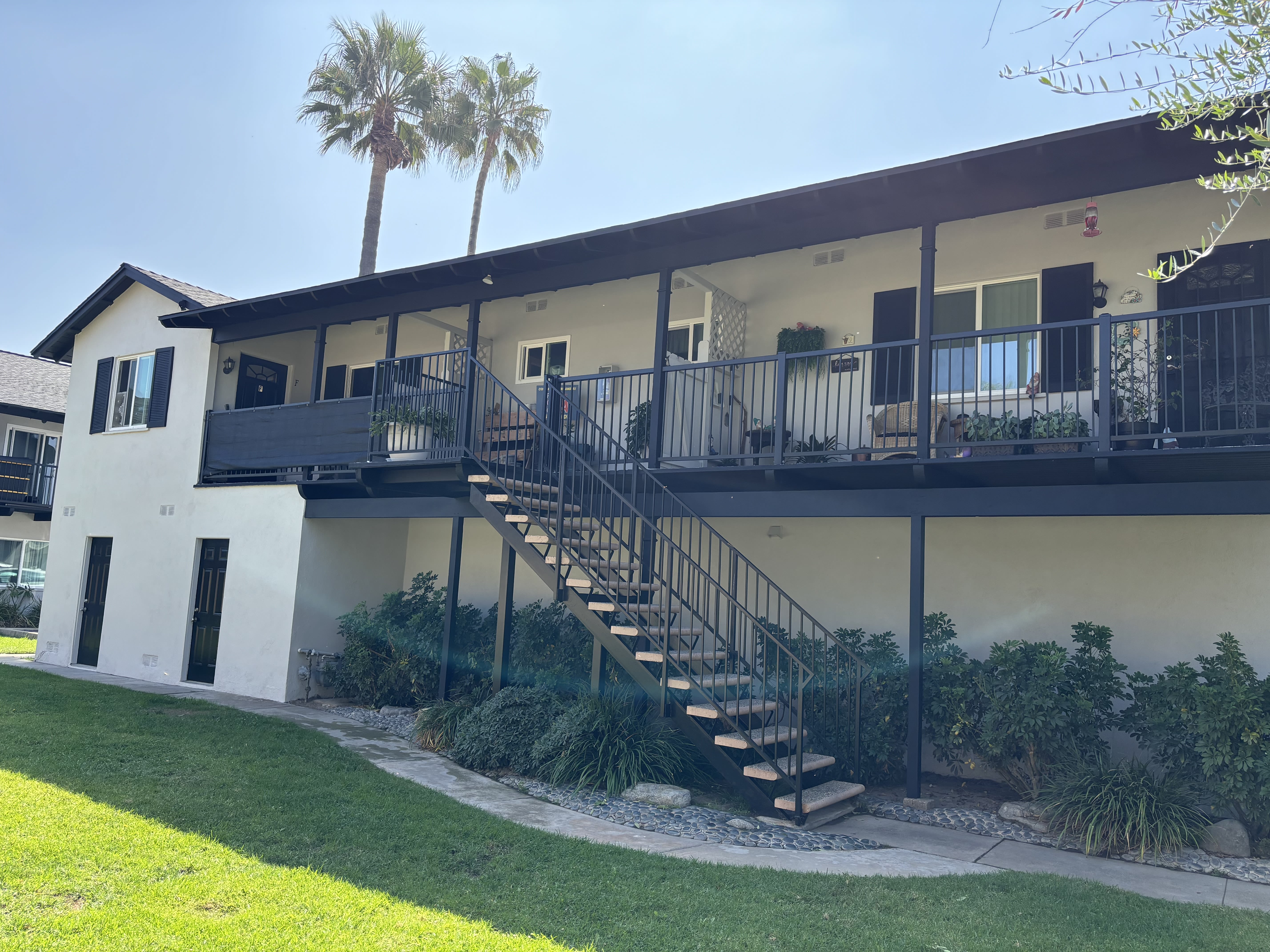 393 N Oak St – photo 1