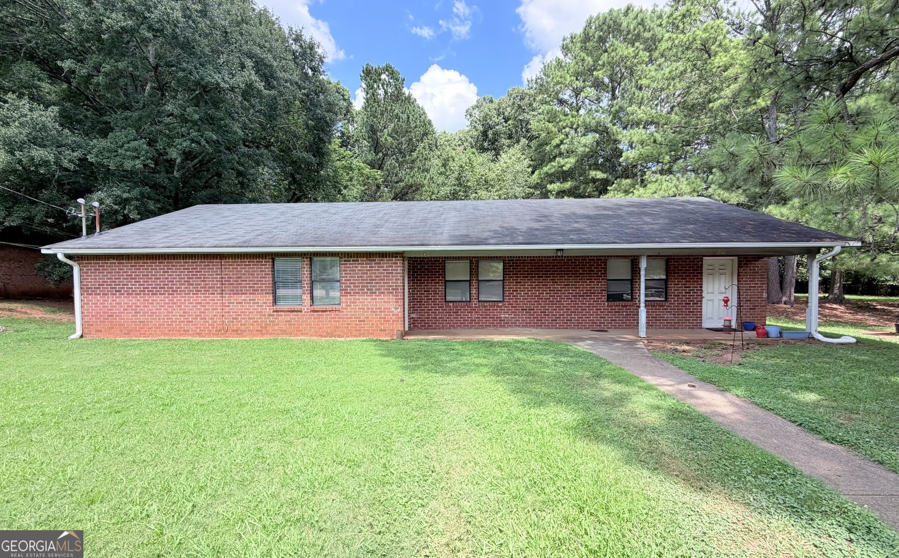 212 E Paces Drive – photo 1