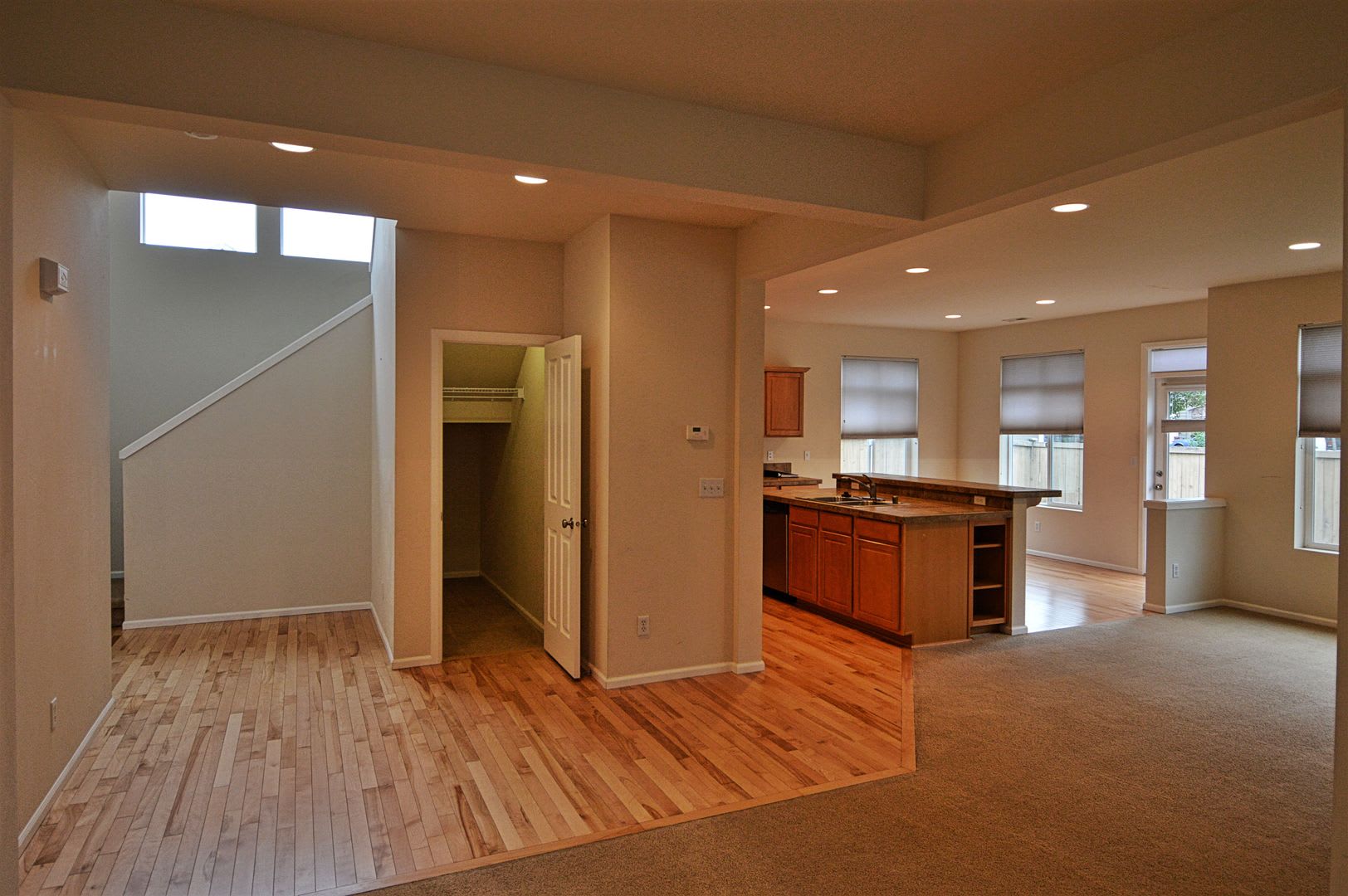 Nice 3 Bedroom plus den – photo 3
