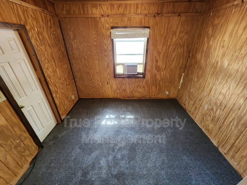 304 West Main (Asher) – photo 3