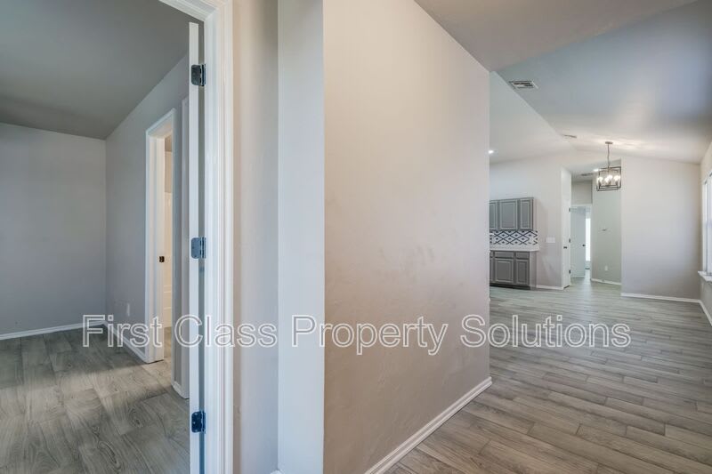 1322 Commerce Dr – photo 4