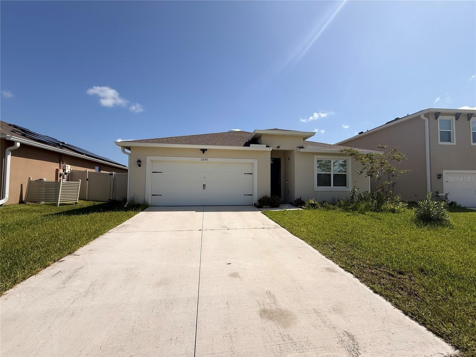 2250 HIDDEN PALM Drive – photo 2